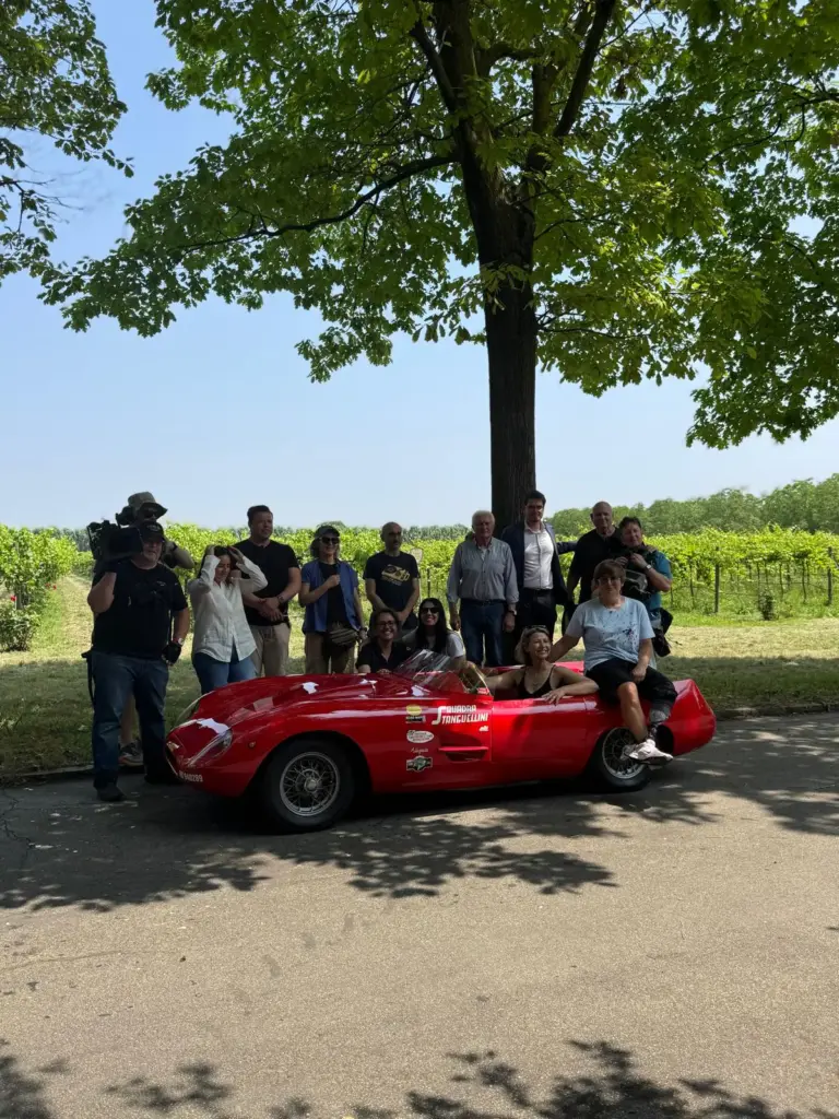 La troupe dell'episodio di Samantha Brown girata al Museo Stanguellini